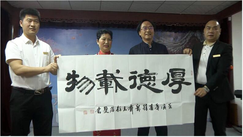 大爱基金会:爱心企业捐资捐物 助力教育事业发展