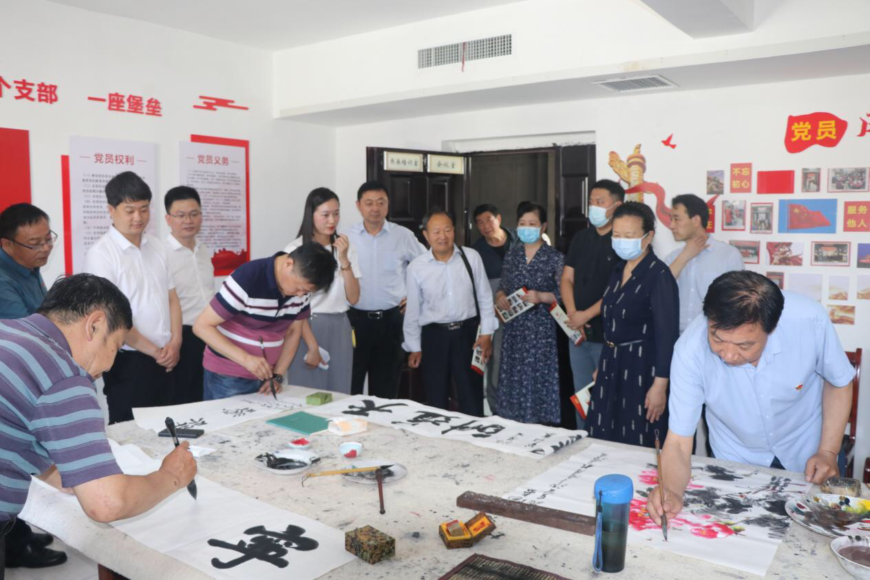 河南省关工委主任赵素萍主任莅临鼓楼区调研关心下一代工作