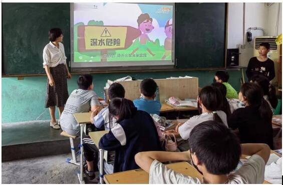 睢县第一实验学校开展暑期防溺水宣传活动