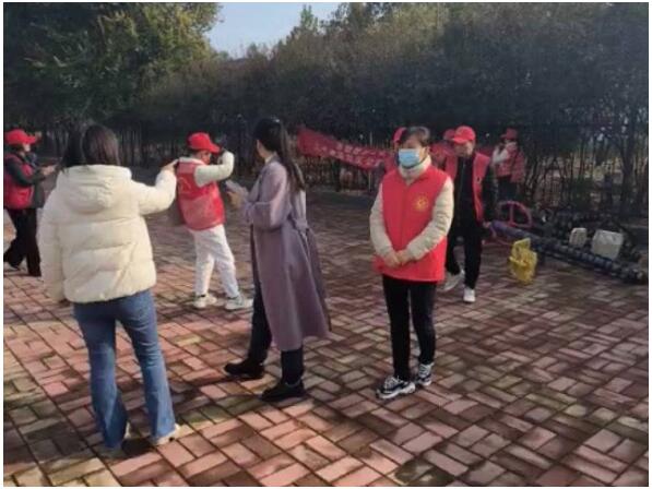百姓甄选商贸部河南团队为濮阳市惠民社区盟城新区捐赠体育健身器材