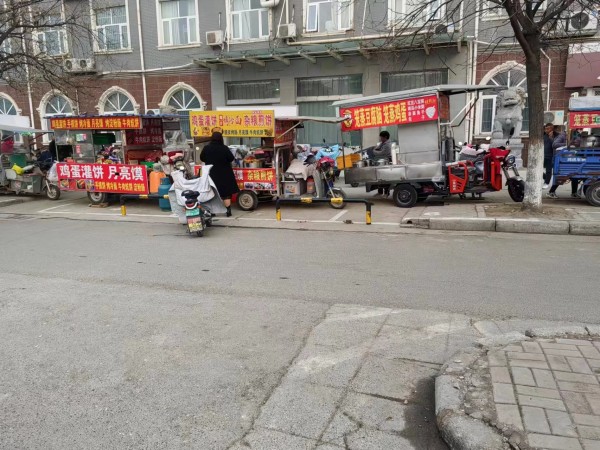 规范设置便民摊位 让城市“烟火气”更有“人情味”