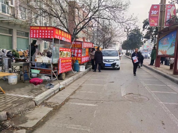 规范设置便民摊位 让城市“烟火气”更有“人情味”
